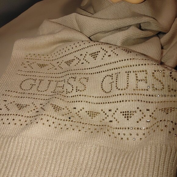 Scarf Set Guess Womens Beige Netutral Knit Beanie Studs Rhinestone Logo Design - Picture 9 of 10